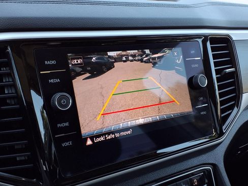 Used 2023 Volkswagen Atlas SE w/ Panoramic Sunroof Package image 8