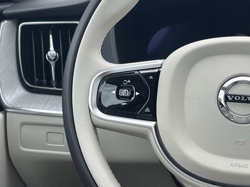 Used 2025 Volvo XC60 B5 Ultra w/ Protection Package Premier image 15