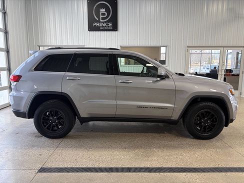 Used 2020 Jeep Grand Cherokee Laredo w/ Security & Convenience Group image 5