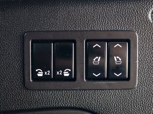 Used 2019 GMC Yukon XL SLT w/ Open Road Package AWD/4WD image 17