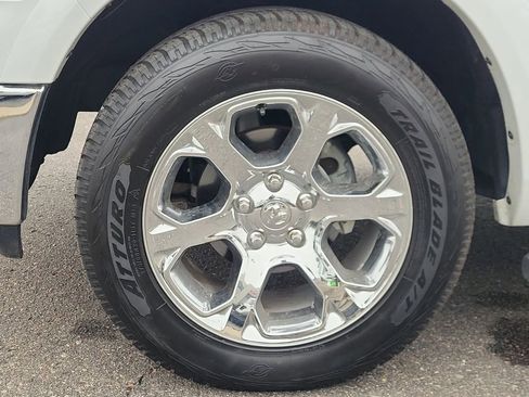 Used 2018 RAM 1500 Laramie w/ Convenience Group AWD/4WD image 17