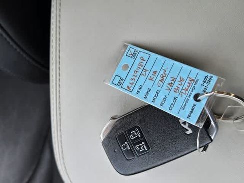 Used 2024 Kia Carnival LX FWD image 21