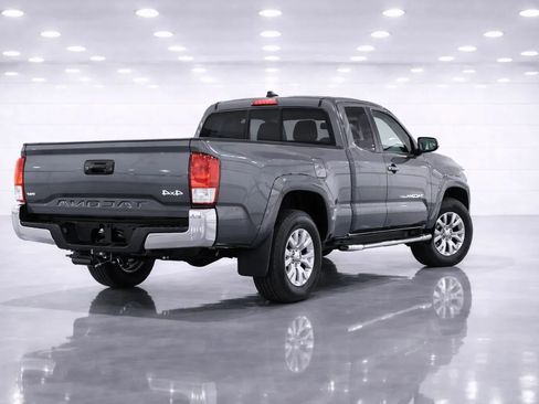 Used 2016 Toyota Tacoma SR5 image 5