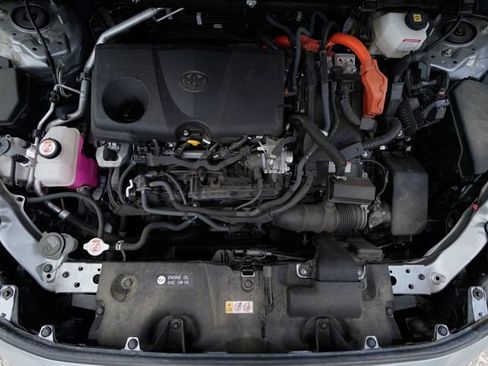 Used 2022 Toyota RAV4 XLE image 10