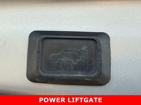Used 2021 Toyota RAV4 XLE w/ Convenience Package image 19