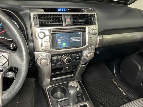 Used 2015 Toyota 4Runner SR5 AWD/4WD image 30