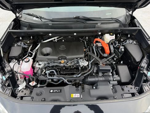Used 2025 Toyota RAV4 LE image 31