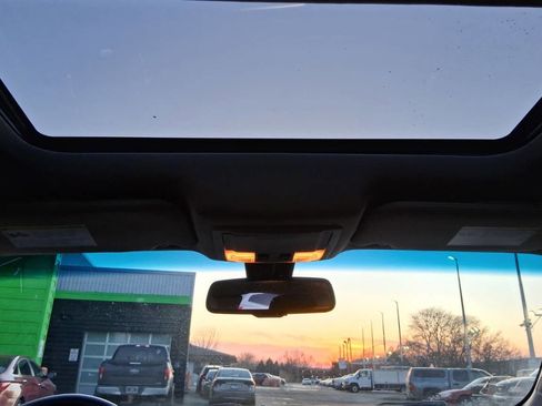 Used 2010 Ford Taurus SEL image 9