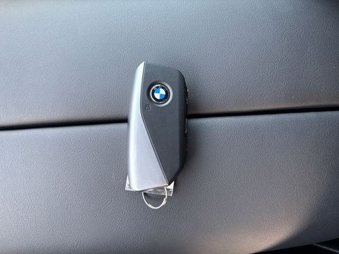 Used 2026 BMW X5 xDrive50e image 29