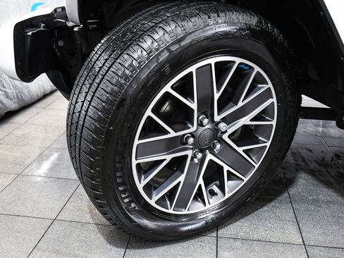 Used 2022 Jeep Wrangler Unlimited Sahara image 7