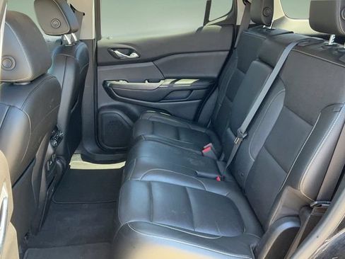Used 2019 GMC Acadia SLT w/ LPO, Black Accent Package FWD image 13