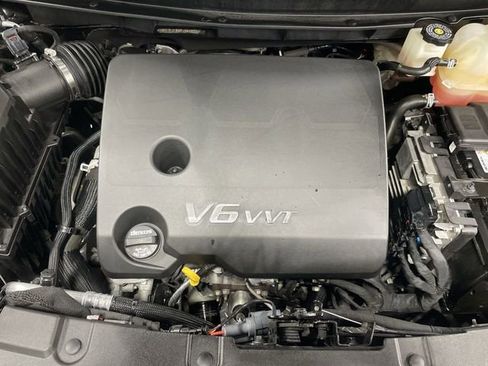 Used 2023 Chevrolet Traverse RS FWD image 28