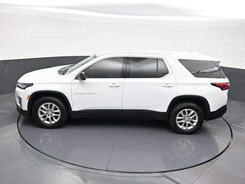 Used 2023 Chevrolet Traverse LS FWD image 18