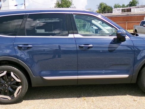 Used 2023 Kia Telluride S w/ S Sunroof Package AWD/4WD image 4