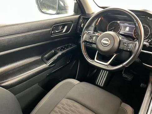 Certified 2025 Nissan Pathfinder SV image 11