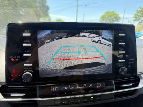 Used 2021 Toyota Sienna LE FWD image 14