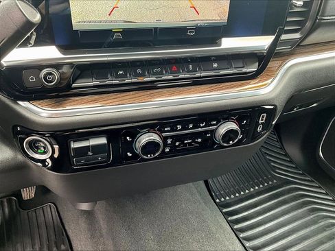 Used 2025 Chevrolet Silverado 1500 LT AWD/4WD image 25