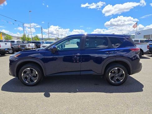 Used 2024 Nissan Rogue SV AWD/4WD image 2