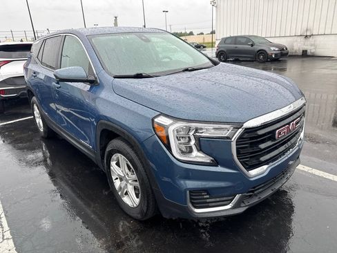 Used 2024 GMC Terrain SLE AWD/4WD image 2