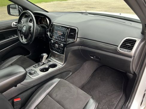 Used 2022 Jeep Grand Cherokee Laredo X image 9