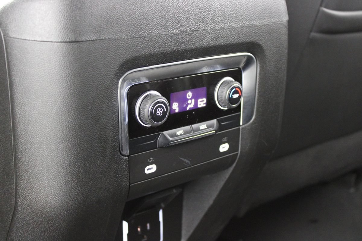 Used 2024 Chevrolet Suburban LT RWD image 28