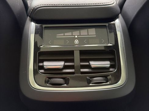 Used 2023 Volvo XC60 B5 Ultimate image 54