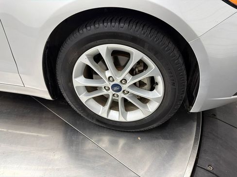 Used 2019 Ford Fusion SE FWD image 9