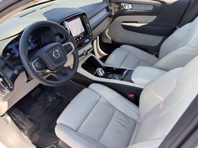 Used 2024 Volvo XC40 B5 Plus w/ Protection Package Premier AWD/4WD image 18