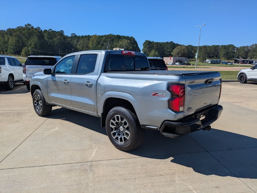 Used 2023 Chevrolet Colorado Z71 w/ Z71 Convenience Package 2 AWD/4WD image 3