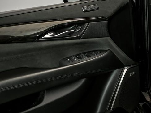 Used 2018 Cadillac Escalade Platinum image 9