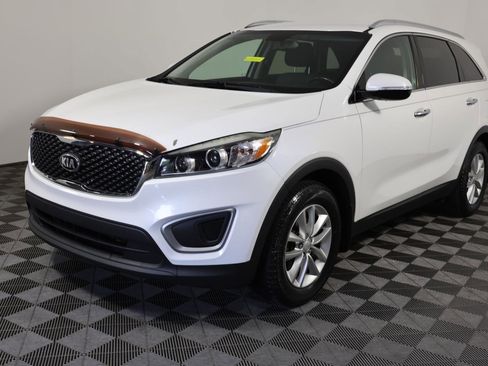 Used 2016 Kia Sorento LX w/ LX Convenience Package image 1