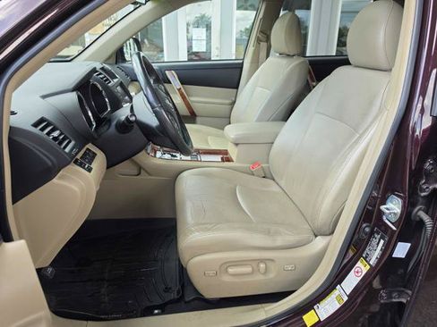 Used 2011 Toyota Highlander Limited w/ Tow Pkg AWD/4WD image 11