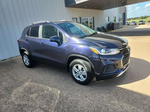 Used 2022 Chevrolet Trax LT w/ LT Convenience Package AWD/4WD image 2