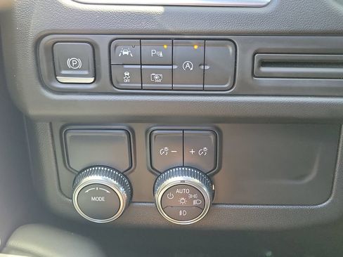 Used 2023 GMC Yukon SLT w/ SLT Luxury Package RWD image 14
