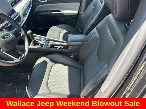 Certified 2025 Jeep Compass Latitude AWD/4WD image 17