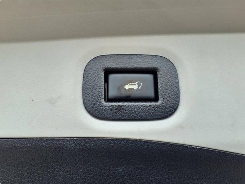 Used 2018 Nissan Rogue SV w/ Premium Package FWD image 28