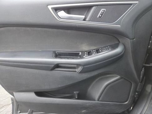 Used 2018 Ford Edge SEL image 28