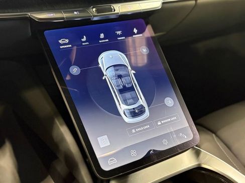 Used 2024 Lucid Air Touring image 18