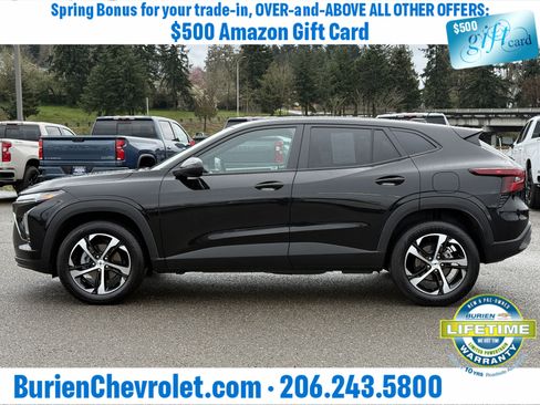 Used 2025 Chevrolet Trax RS w/ Sunroof Package image 2