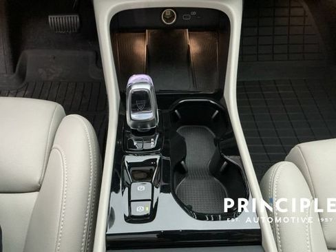 Certified 2026 Volvo XC40 B5 Plus AWD/4WD image 19