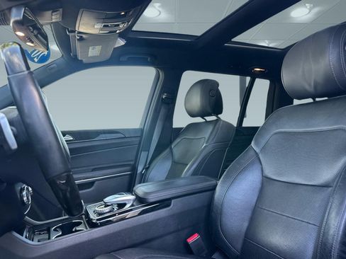 Used 2019 Mercedes-Benz GLS 550 4MATIC w/ Driver Assistance Package image 14