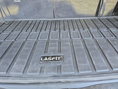 Used 2023 Jeep Grand Cherokee L Laredo image 17