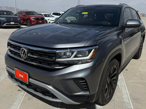 Used 2023 Volkswagen Atlas Cross Sport SE w/ Panoramic Sunroof Package FWD image 2