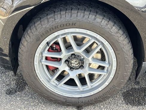 Used 2024 Land Rover Range Rover Evoque Dynamic SE image 31