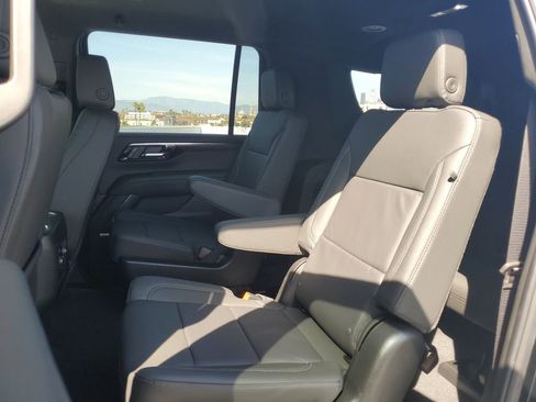 New 2026 Chevrolet Suburban LT image 15