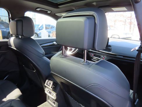 Used 2023 Audi SQ5 Premium w/ Convenience Package image 37