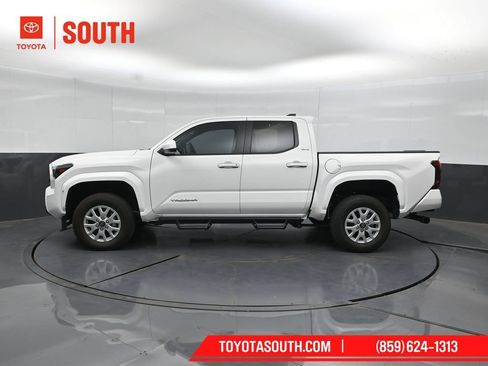 Used 2024 Toyota Tacoma SR5 AWD/4WD image 7