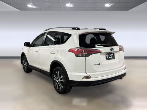 Used 2017 Toyota RAV4 LE FWD image 3