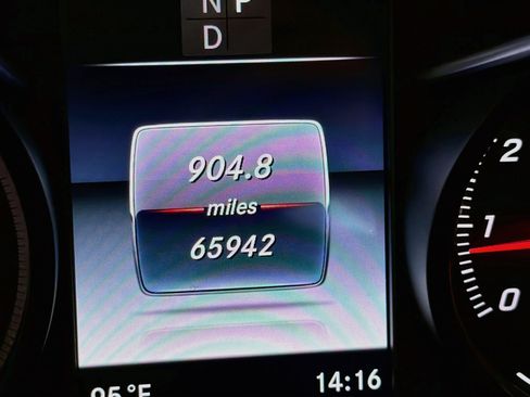 Used 2018 Mercedes-Benz GLC 300 4MATIC image 8