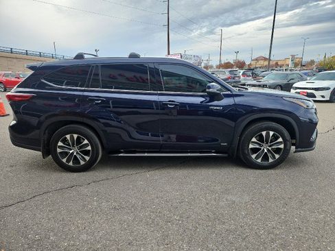 Used 2021 Toyota Highlander XLE image 6